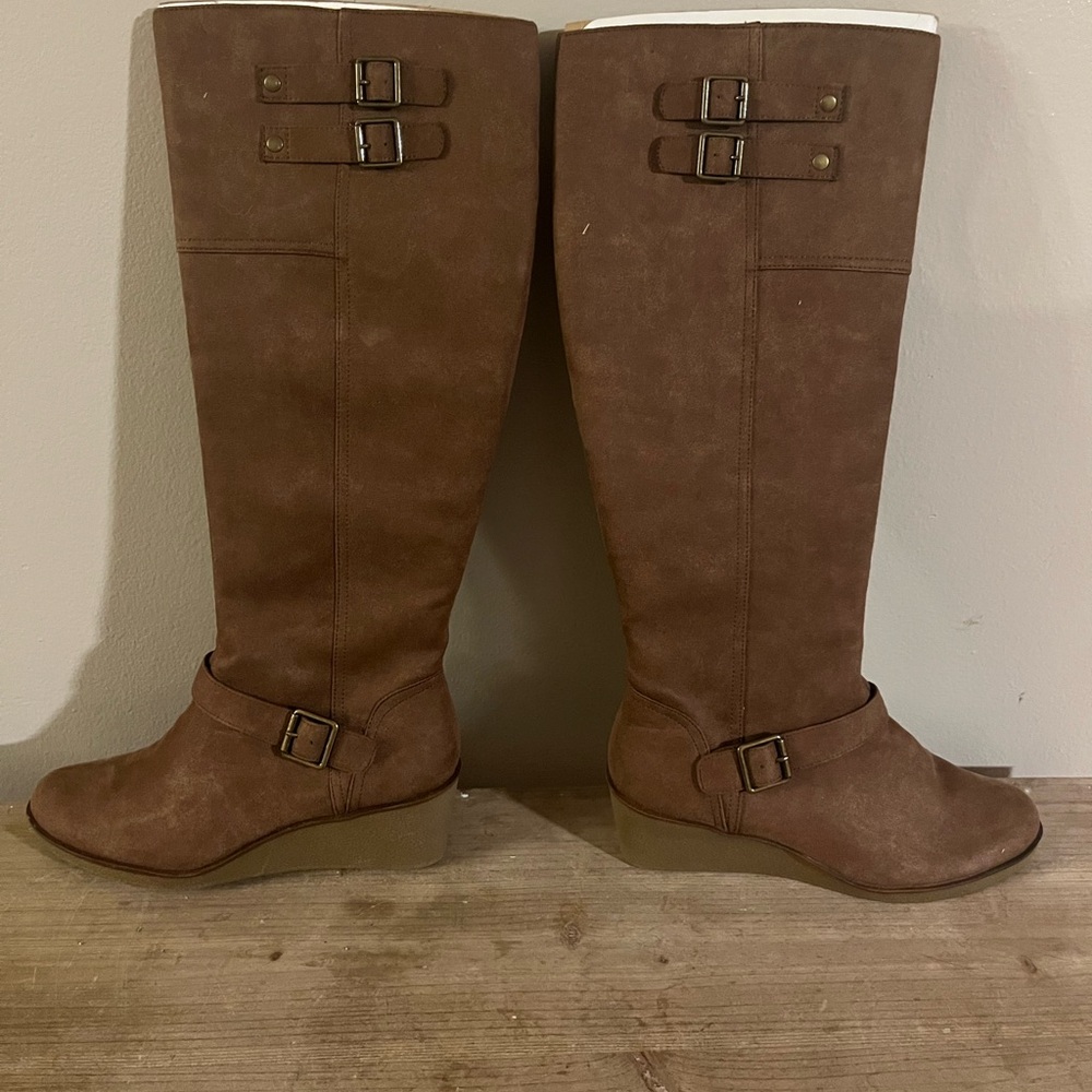 Brown Knee-High Women's‎ Boots